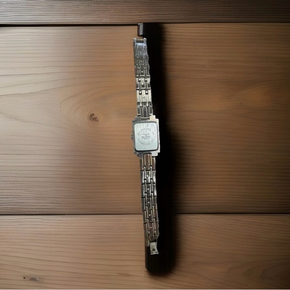 Ladys Silver 32 Rhinestone Studs Japan MVMT Stainless Steel Back New Battery VTG - Picture 7 of 8